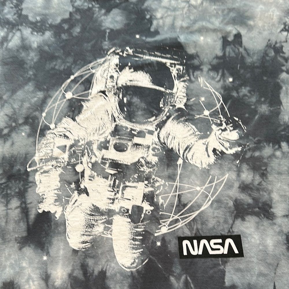 NASA Space Explorer Tee -‎ Gray and White